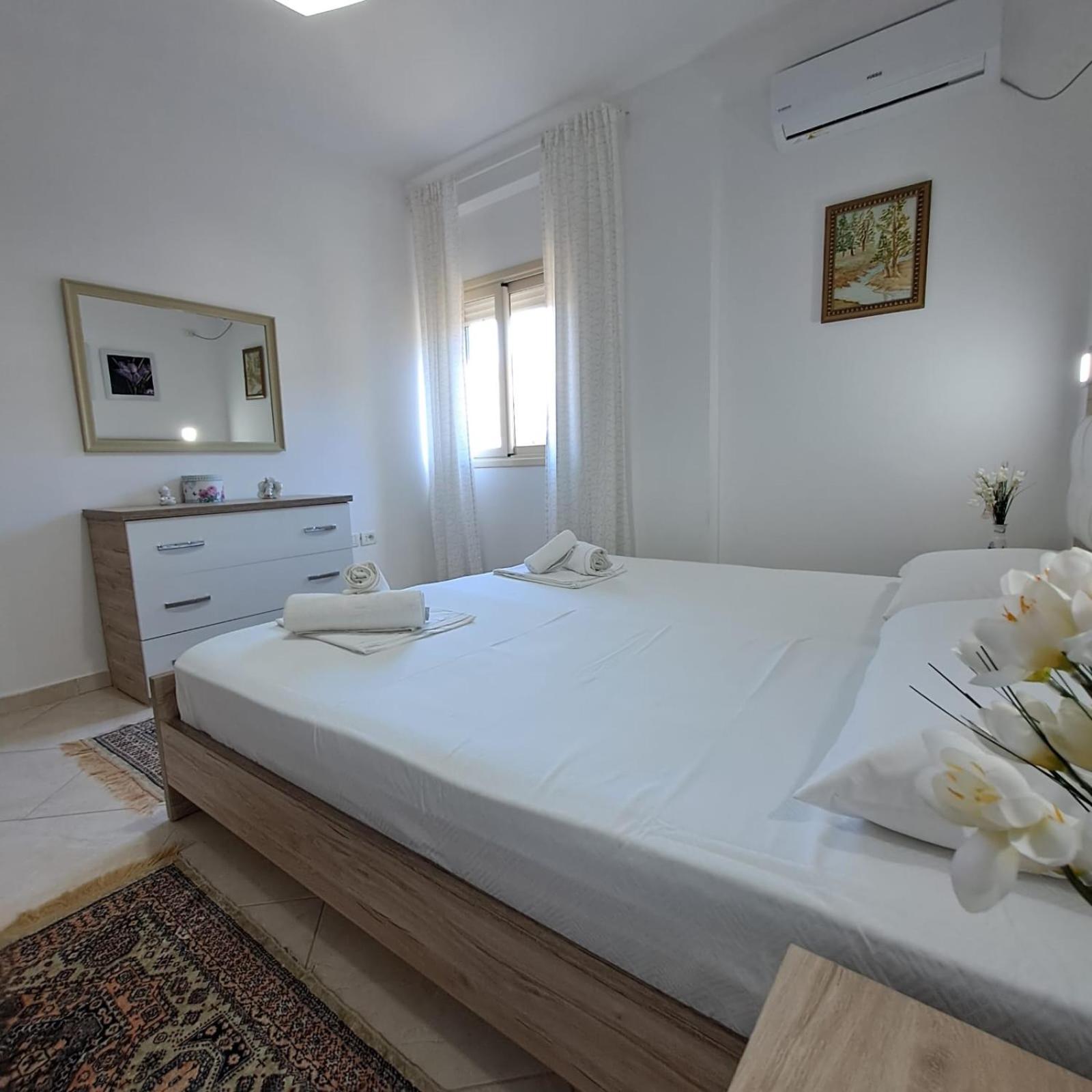 Flowers & Green 2 Bedrooms Apartment & Box Garage Vlore Ngoại thất bức ảnh