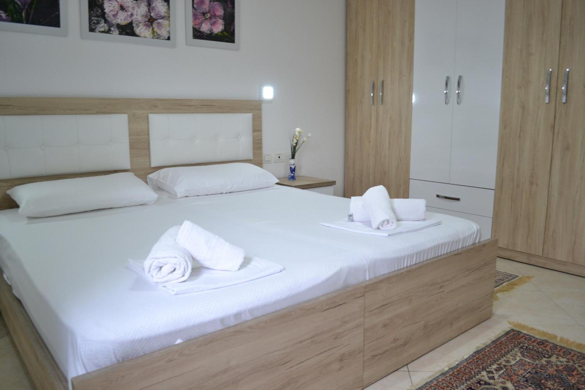 Flowers & Green 2 Bedrooms Apartment & Box Garage Vlore Ngoại thất bức ảnh